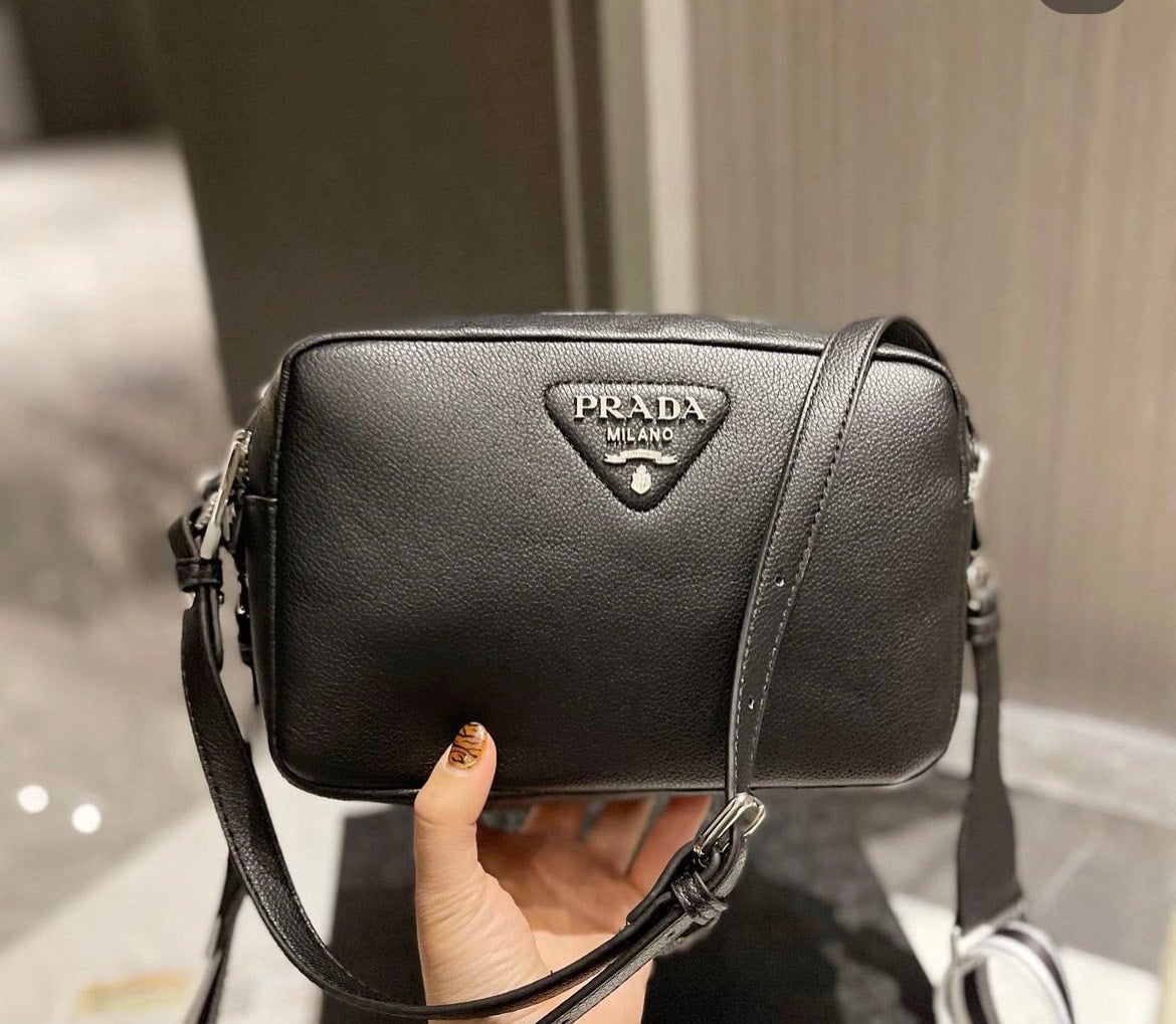 Prada discount vip bag